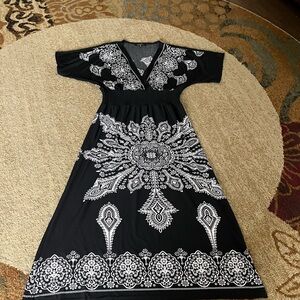 Calessa  Black & White Printed V-Neck Women’s Maxi Dress